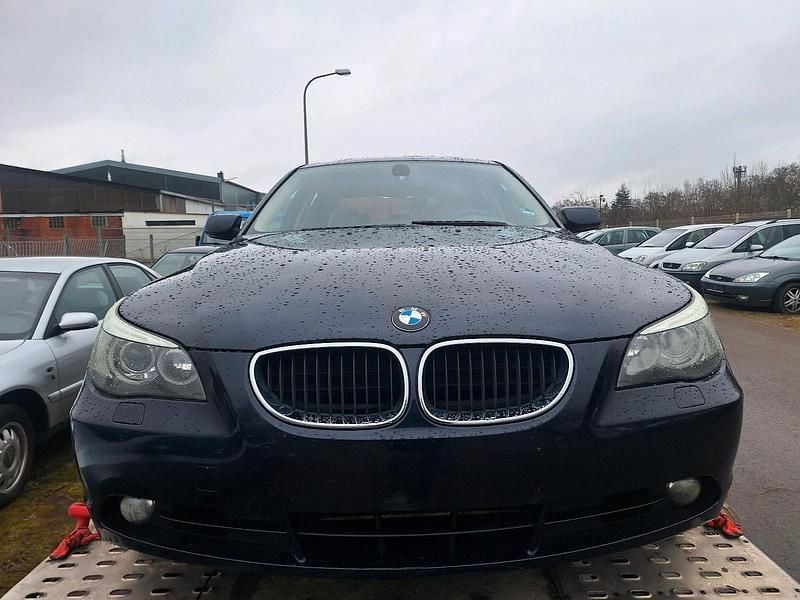 Blau Gebraucht 2004 BMW 525 Limousine | 3.000 € (Superpreis) - Bild 1/4