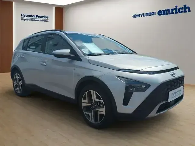Gebraucht Hyundai Bayon Intro Edition 101 PS (74 kW) 2021 Sleek silver SUV