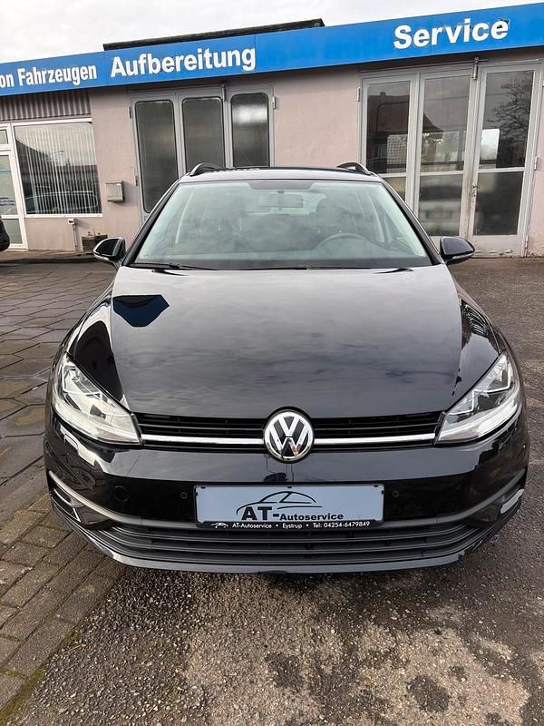 Gebraucht VW Golf VII Comfortline 110 PS (80 kW) 2018 Schwarz Kombi