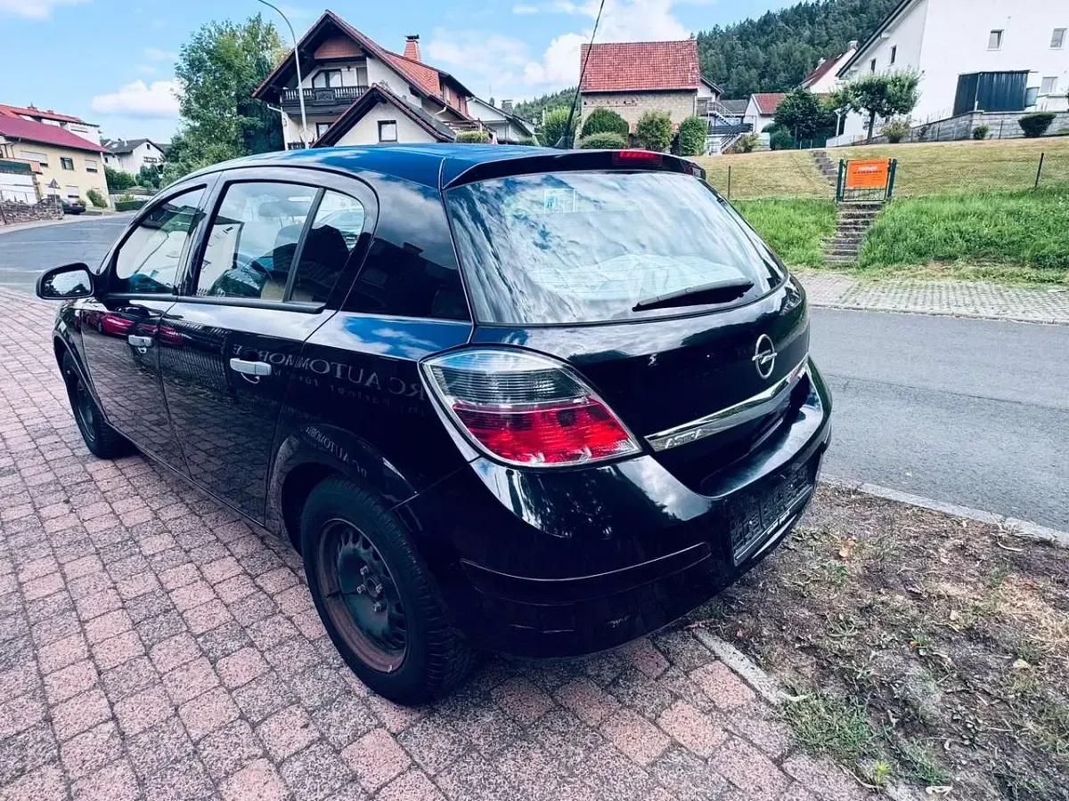 Gebraucht Opel Astra Selection 90 PS (66 kW) 2010 Saphirschwarz mineraleffekt Limousine
