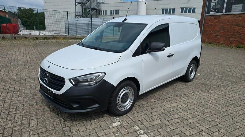 Weiß Gebraucht 2024 Mercedes Citan 108 Kombi | 14.900 € (Superpreis) - Bild 1/4