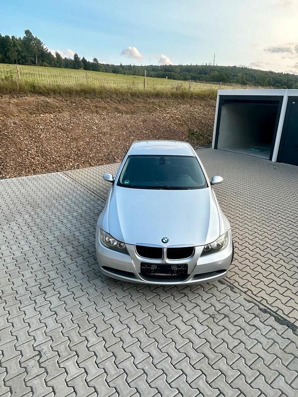 Silber Gebraucht 2007 BMW 318 Limousine | 4.000 € (Fairer Preis) - Bild 1/4