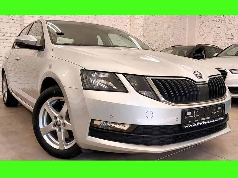 Brilliantsilber metallic Gebraucht 2017 Skoda Octavia Ambition Limousine | 13.980 € (Fairer Preis) - Bild 1/4