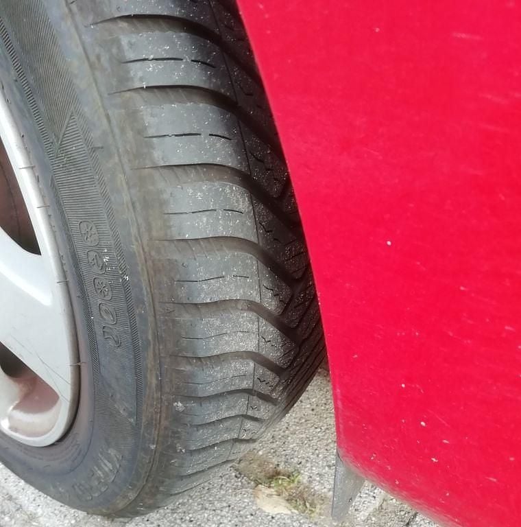 Gebraucht Renault Modus Expression 75 PS (55 kW) 2009 Rot Van / Kleinbus