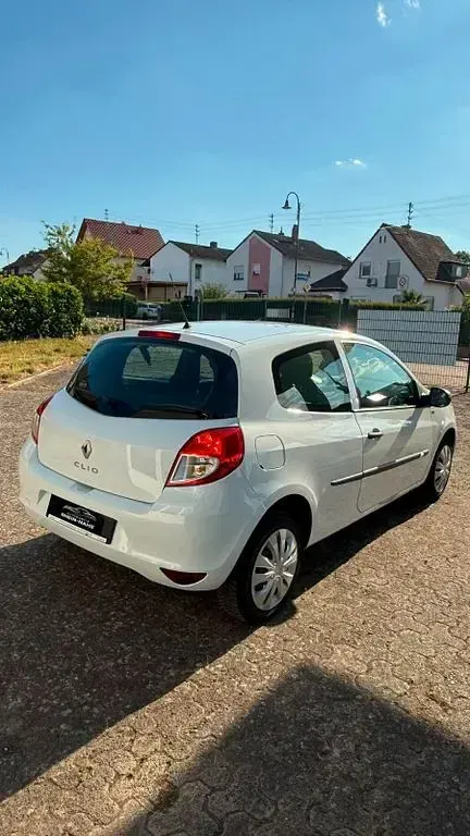 Gebraucht Renault Clio 75 PS (55 kW) 2013 Weiß