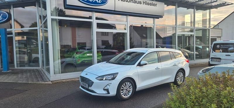 Gebraucht Ford Focus Titanium 125 PS (91 kW) 2020 Weiß Limousine