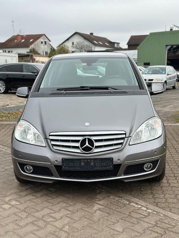 Gebraucht Mercedes A180 109 PS (80 kW) 2011 Grau Kleinwagen