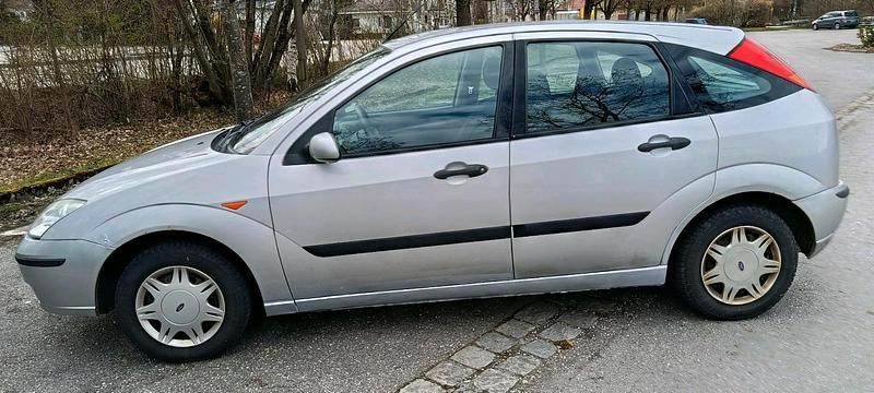 Gebraucht Ford Focus 101 PS (74 kW) 2004 Silber Limousine