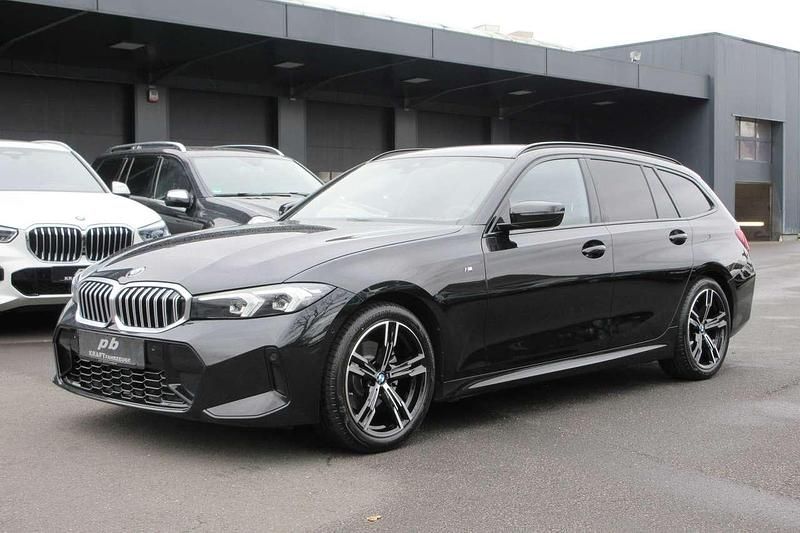 Gebraucht BMW 320 M Sport 190 PS (139 kW) 2025 Black sapphire metallic Kombi