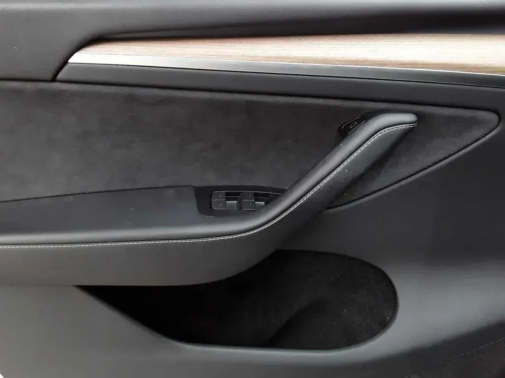 Gebraucht Tesla Model Y 378 kW (514 PS) 2023 Weiß SUV
