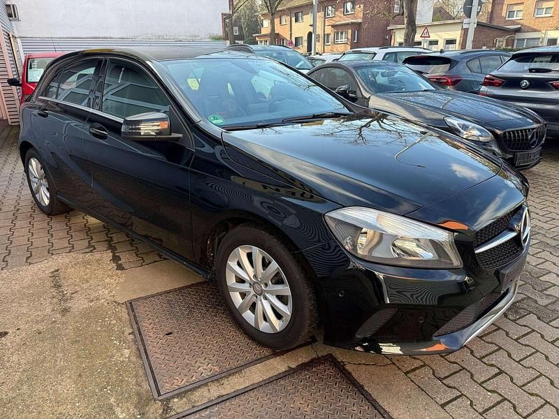 Gebraucht Mercedes A180 122 PS (89 kW) 2016 Schwarz Kleinwagen
