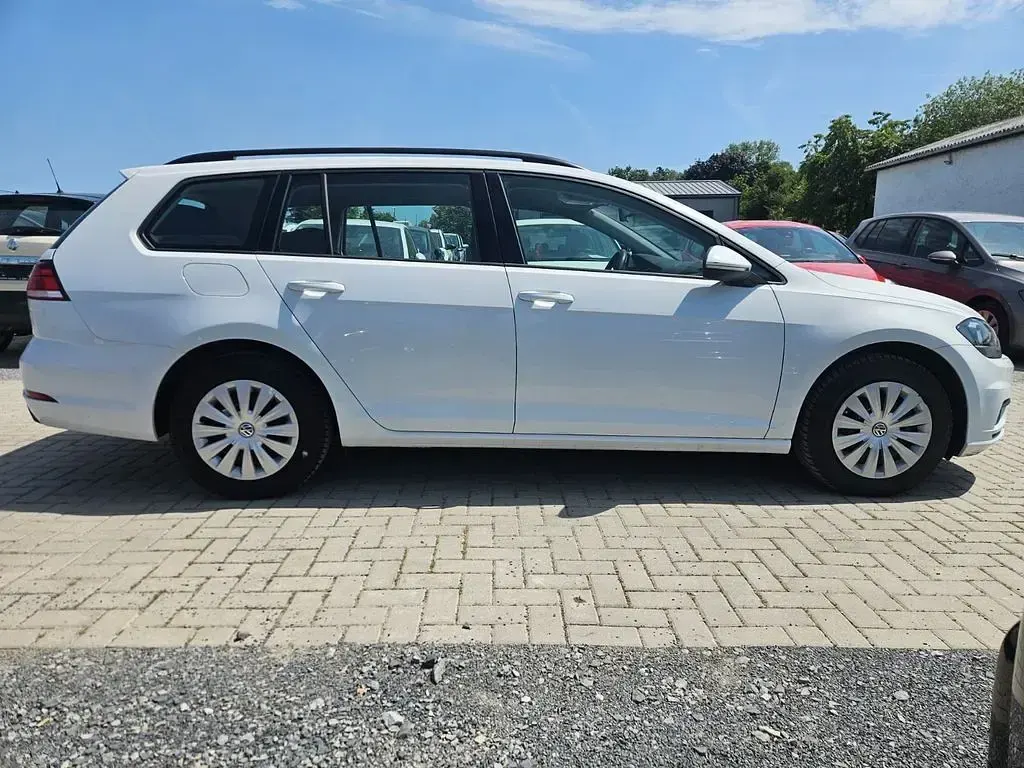 Gebraucht VW Golf VII Trendline 116 PS (85 kW) 2018 Weiß Kombi
