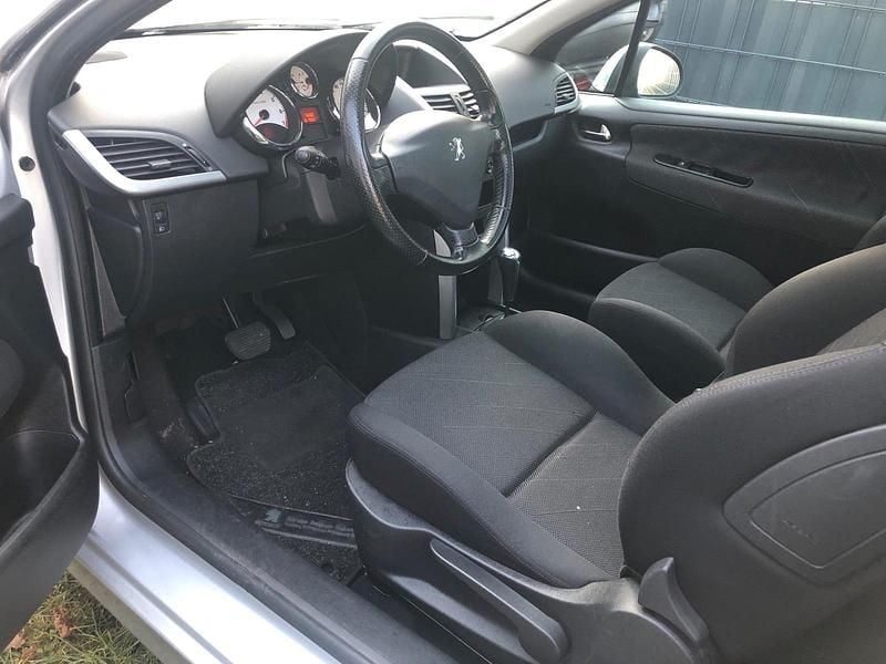 Gebraucht Peugeot 207 120 PS (88 kW) 2008 Silber Kleinwagen