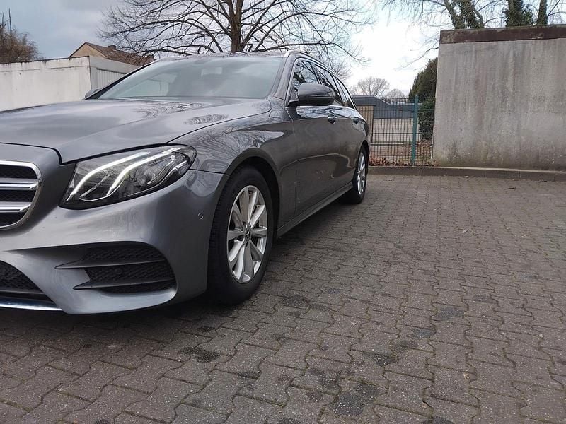 Gebraucht Mercedes E220 194 PS (142 kW) 2019 Grau Kombi