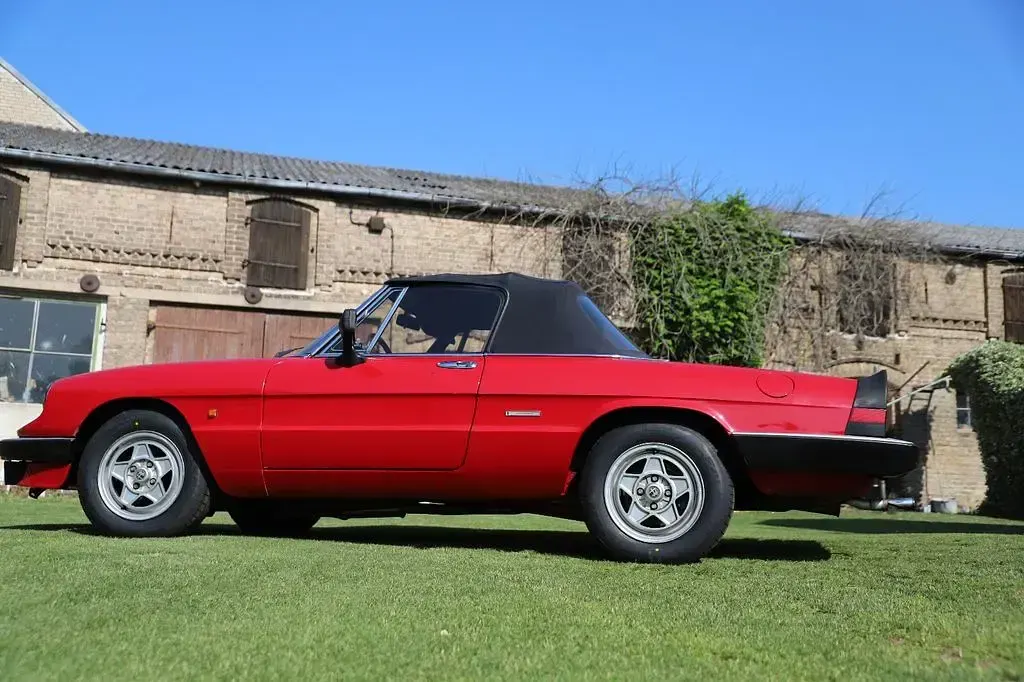 Gebraucht Alfa Romeo Spider 126 PS (92 kW) 1987 Rot Cabrio