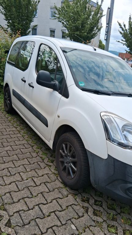 Weiß Gebraucht 2013 Citroën Berlingo Attraction Van / Kleinbus | 7.650 € (Etwas zu teuer) - Bild 1/4