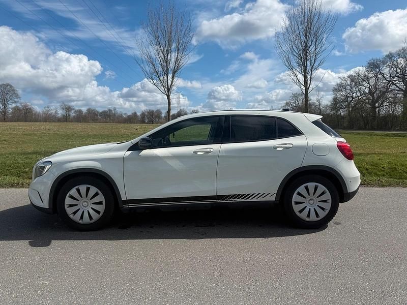 Gebraucht Mercedes GLA220 170 PS (125 kW) 2014 Weiß SUV
