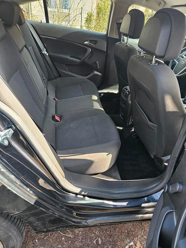 Gebraucht Opel Insignia 140 PS (102 kW) 2009 Schwarz Limousine