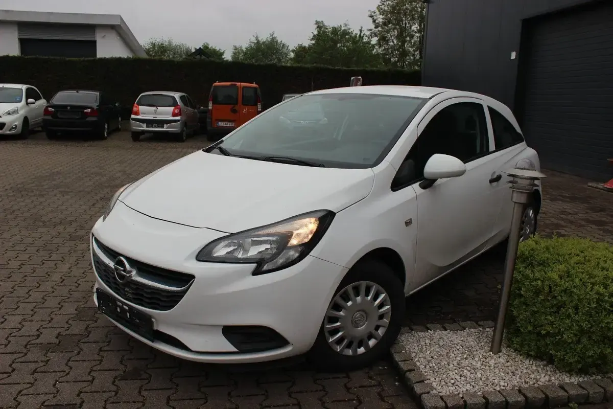 Gebraucht Opel Corsa Selection 69 PS (50 kW) 2016 Weiß Kleinwagen