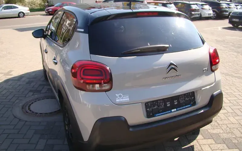 Gebraucht Citroën C3 PureTech 110 PS (80 kW) 2023 Lackierung sable/metallic klarlack Kleinwagen
