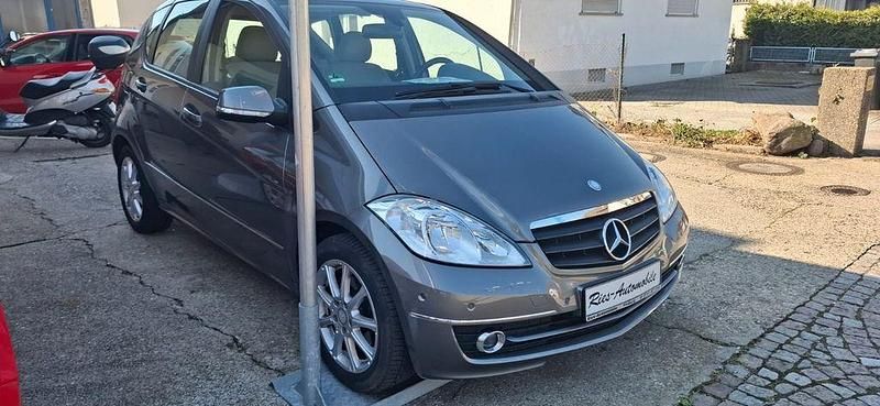Gebraucht Mercedes A180 Edition 116 PS (85 kW) 2010 Grau Limousine