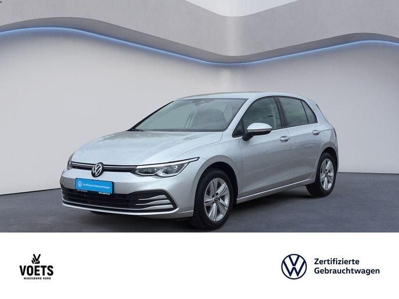 Silber Gebraucht 2023 VW Golf VIII Life Limousine | 19.195 € (Superpreis) - Bild 1/4