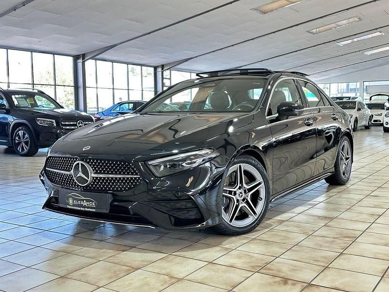 Schwarz Gebraucht 2024 Mercedes A250 AMG line Limousine | 39.900 € (Etwas zu teuer) - Bild 1/4
