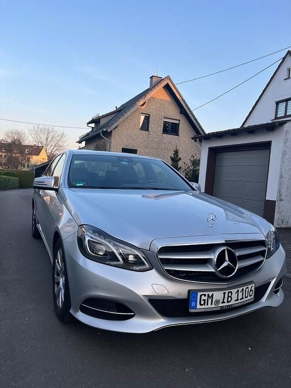 Gebraucht Mercedes E200 136 PS (100 kW) 2015 Silber Limousine