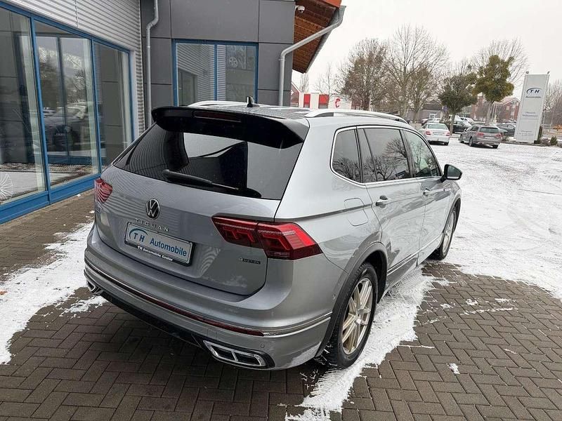 Gebraucht VW Tiguan Allspace R-line 200 PS (147 kW) 2022 Pyrit silber metallic SUV