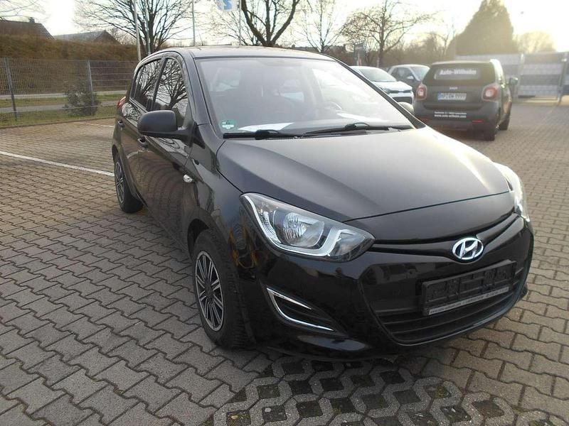 Gebraucht Hyundai i20 Edition 86 PS (63 kW) 2014 Black diamond / mic Kleinwagen