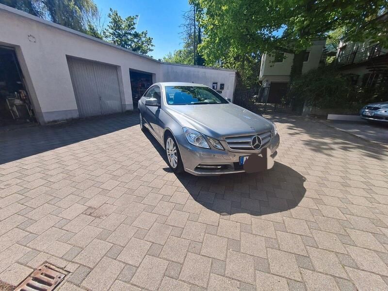 Silber Gebraucht 2012 Mercedes E220 Coupé | 17.000 € (Etwas zu teuer) - Bild 1/4