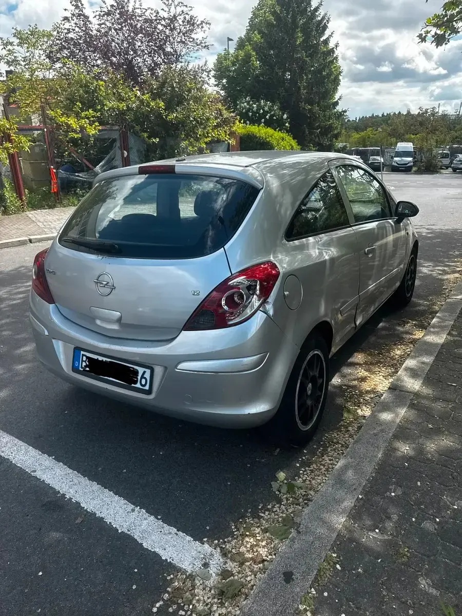 Usado Opel Corsa 80 HP (58 kW) 2008 Prateado Citadino