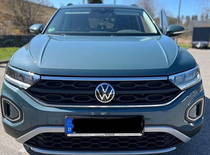Blau Gebraucht 2023 VW T-Roc Life SUV | 22.999 € (Guter Preis) - Bild 1/4