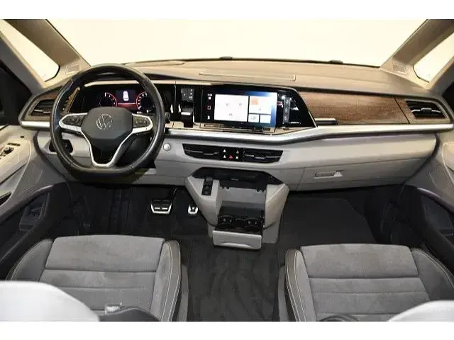 Gebraucht VW Multivan Style 150 PS (110 kW) 2023 Starlight blue metallic Van / Kleinbus