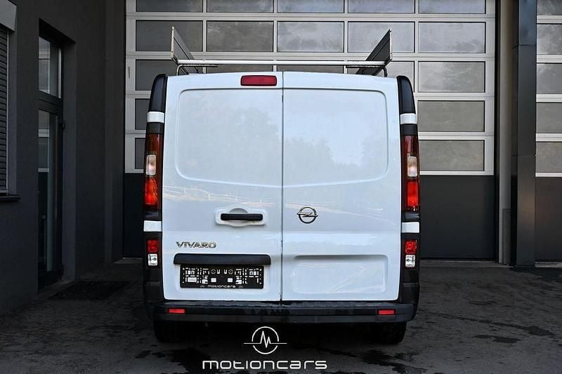 Gebraucht Opel Vivaro 95 PS (69 kW) 2017 Weiß Van / Kleinbus