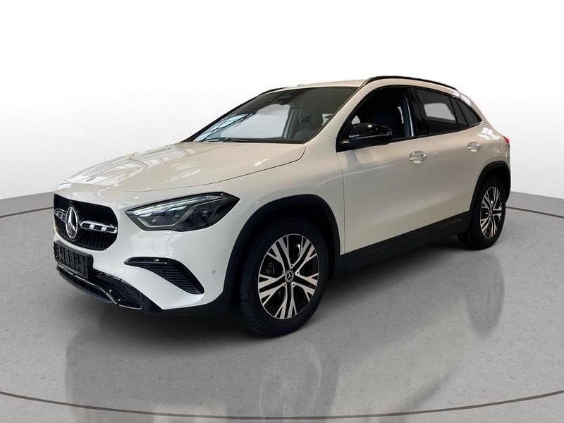 Gebraucht Mercedes GLA200 Progressive 150 PS (110 kW) 2025 Weiß SUV