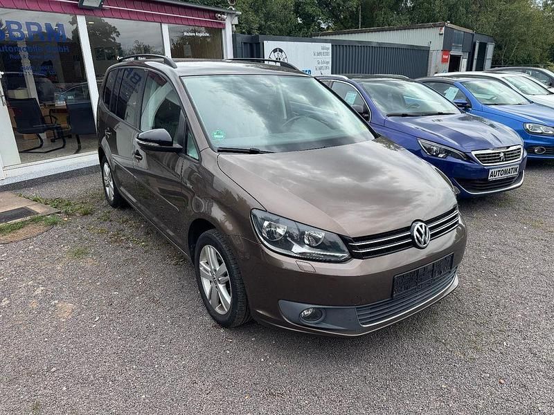 Braun Gebraucht 2013 VW Touran Van / Kleinbus | 10.750 € (Etwas zu teuer) - Bild 1/4