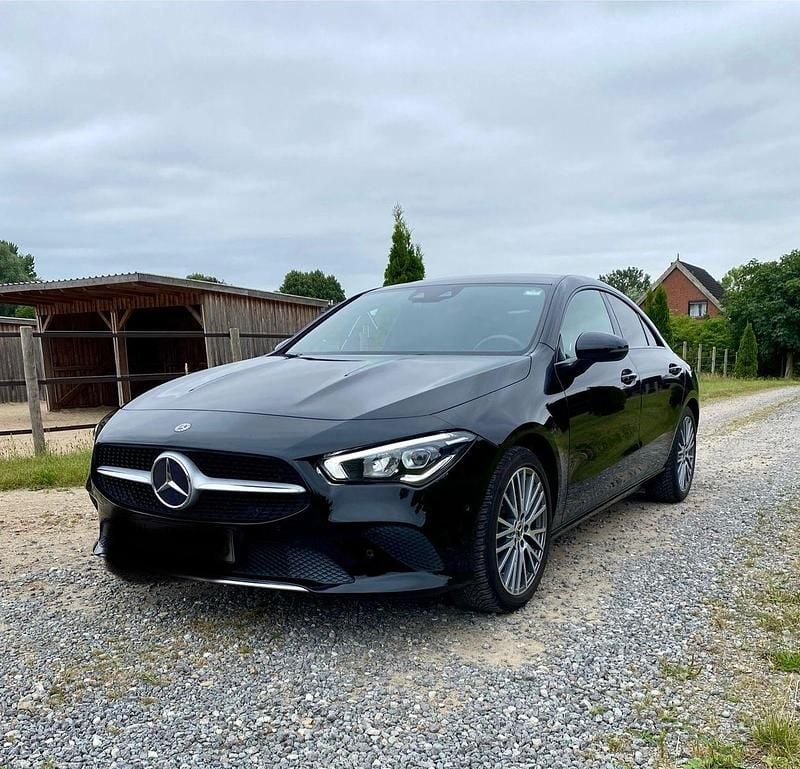 Schwarz Gebraucht 2020 Mercedes CLA200 Progressive Coupé | 25.500 € (Superpreis) - Bild 1/4