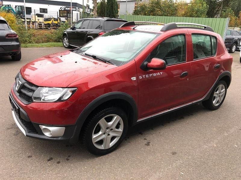 Rot Gebraucht 2013 Dacia Sandero Stepway Ambiance Kleinwagen | 3.490 € (Guter Preis) - Bild 1/4