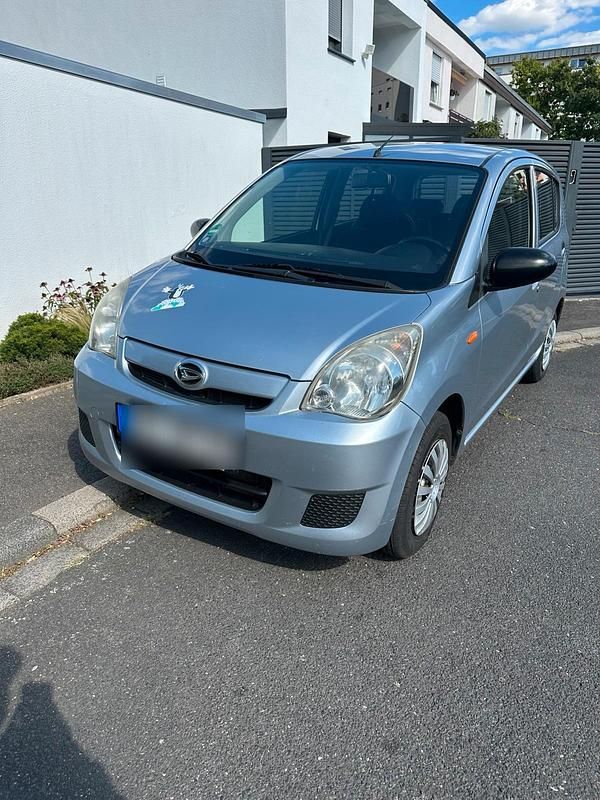 Grau Gebraucht 2009 Daihatsu Cuore Kleinwagen | 2.200 € (Fairer Preis) - Bild 1/4
