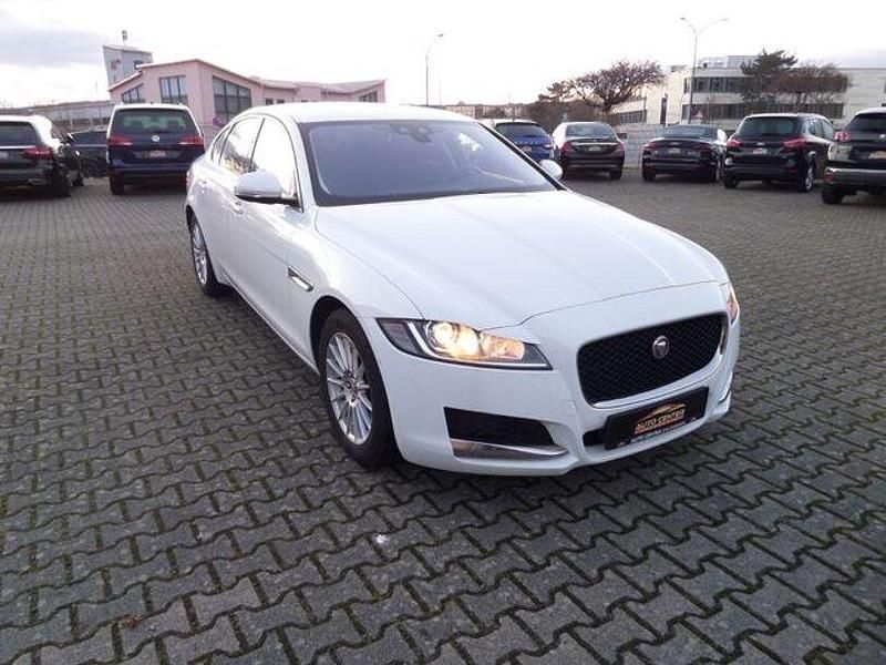 Weiß Gebraucht 2019 Jaguar XF Pure Limousine | 22.300 € (Fairer Preis) - Bild 1/4
