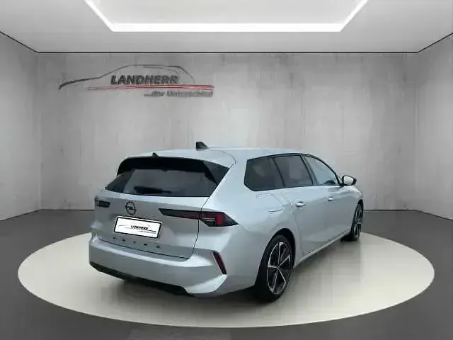 Używany Opel Astra 131 KM (96 kW) 2024 Srebrny Kombi