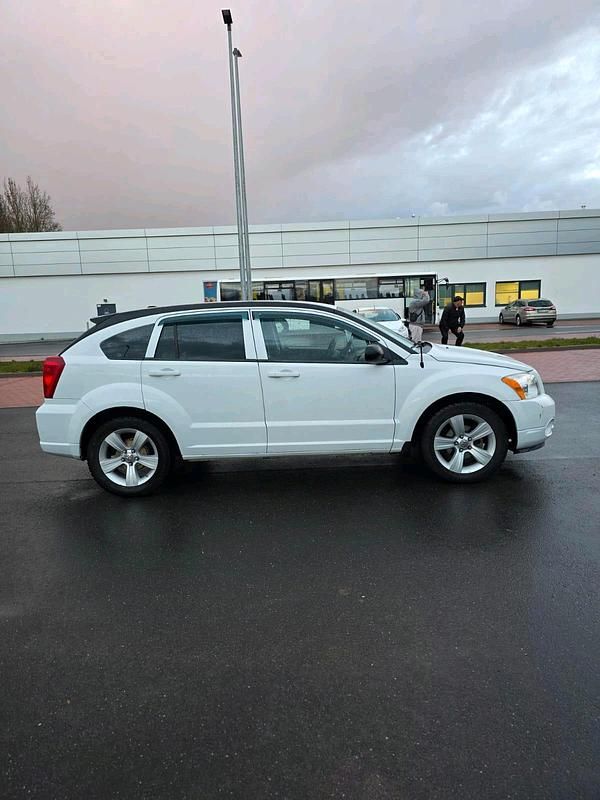 Gebraucht Dodge Caliber 160 PS (117 kW) 2011 Weiß Kleinwagen