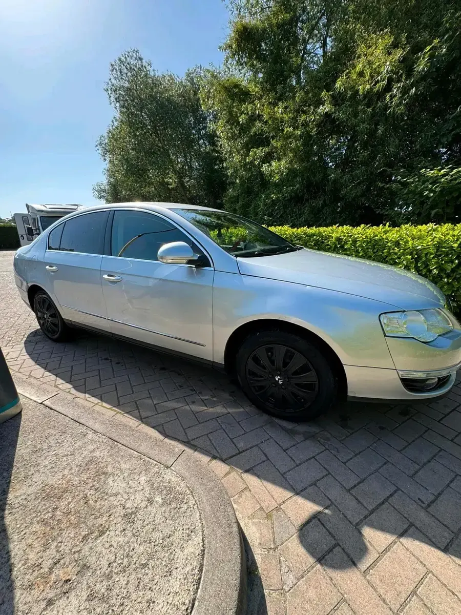 Second-hand VW Passat 102 CP (75 kW) 2008 Argintiu Berlinǎ
