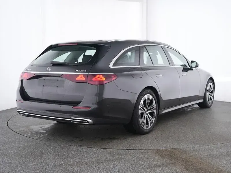 Gebraucht Mercedes E220 197 PS (144 kW) 2025 Grau Limousine