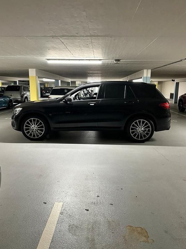 Schwarz Gebraucht 2017 Mercedes GLC250 AMG line SUV | 20.500 € (Superpreis) - Bild 1/4