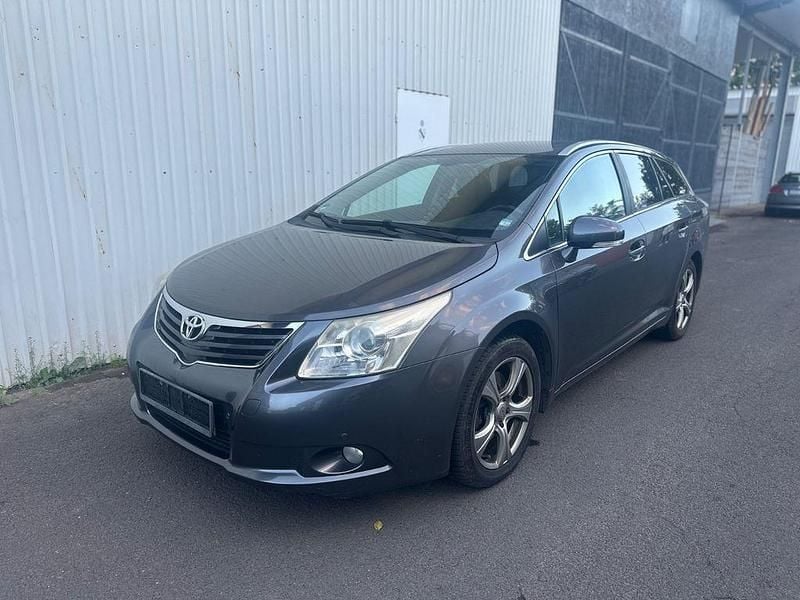 Grau Gebraucht 2009 Toyota Avensis Sol Kombi | 3.400 € (Fairer Preis) - Bild 1/4