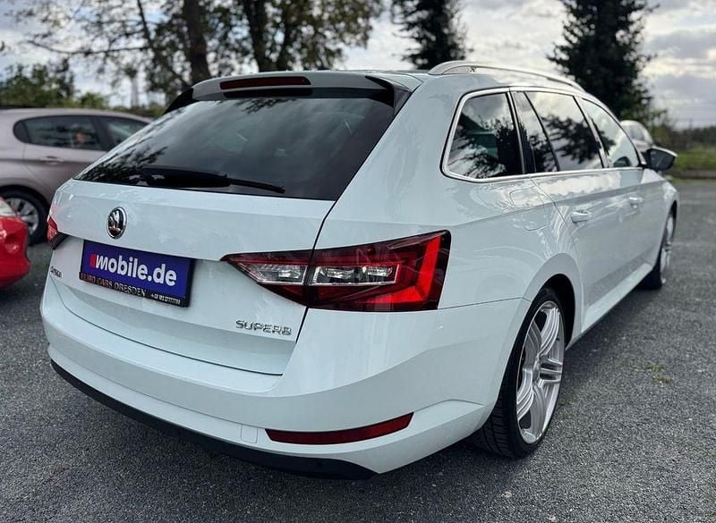 Gebraucht Skoda Superb LAURIN & KLEMENT 220 PS (161 kW) 2016 Weiß Kombi