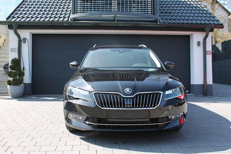 Gebraucht Skoda Superb Style 150 PS (110 kW) 2015 Schwarz Kombi