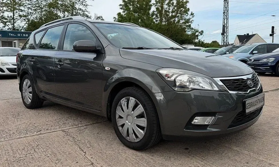 Gebraucht Kia Ceed Spirit 125 PS (91 kW) 2012 Grau Kleinwagen